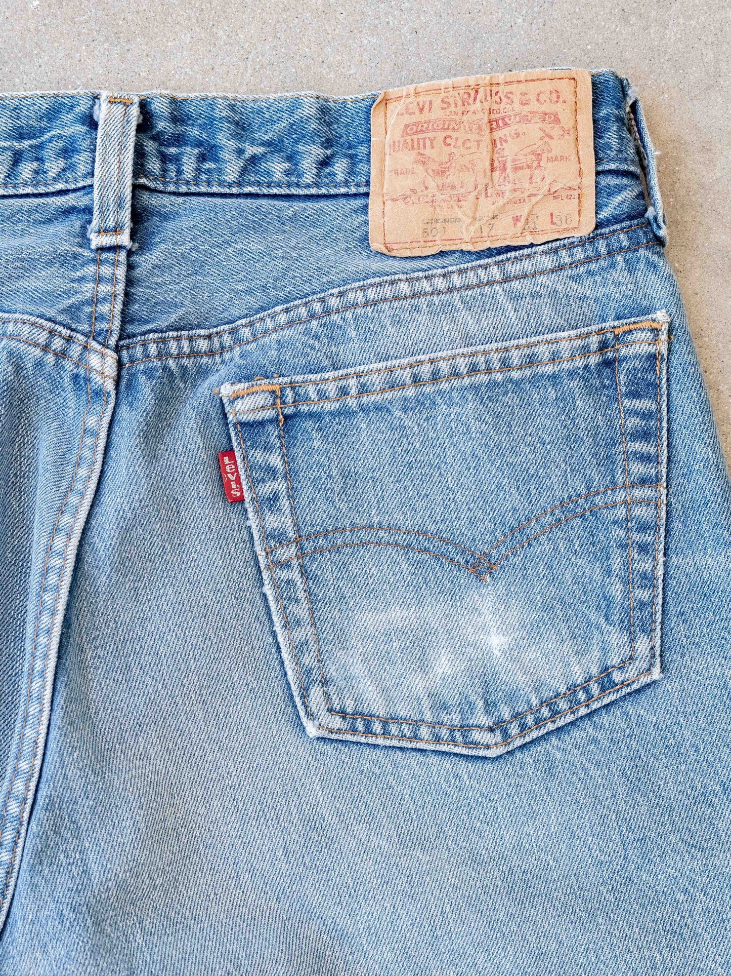 1980’s Mid to Lightwash Whiskered and Worn Levi’s 501s-30W