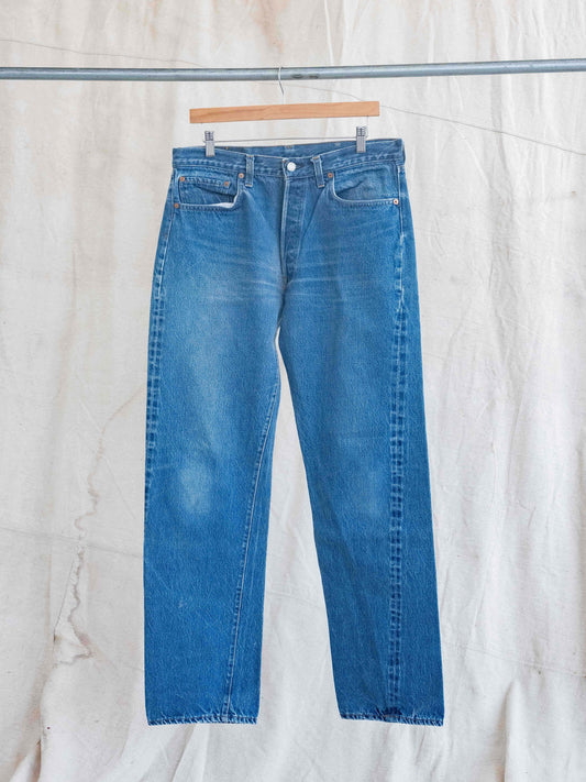 1980’s Levi’s Solid Mid-Wash Redline 501s-33W