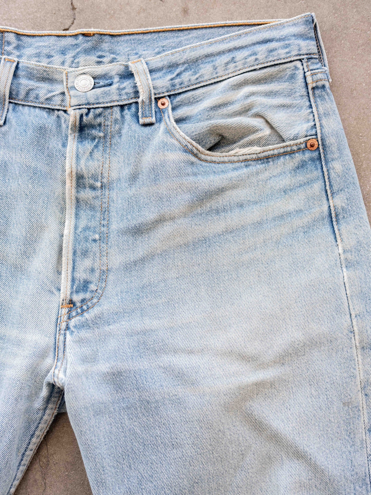 1990’s Lightwash Faded Levi’s 501s 32W