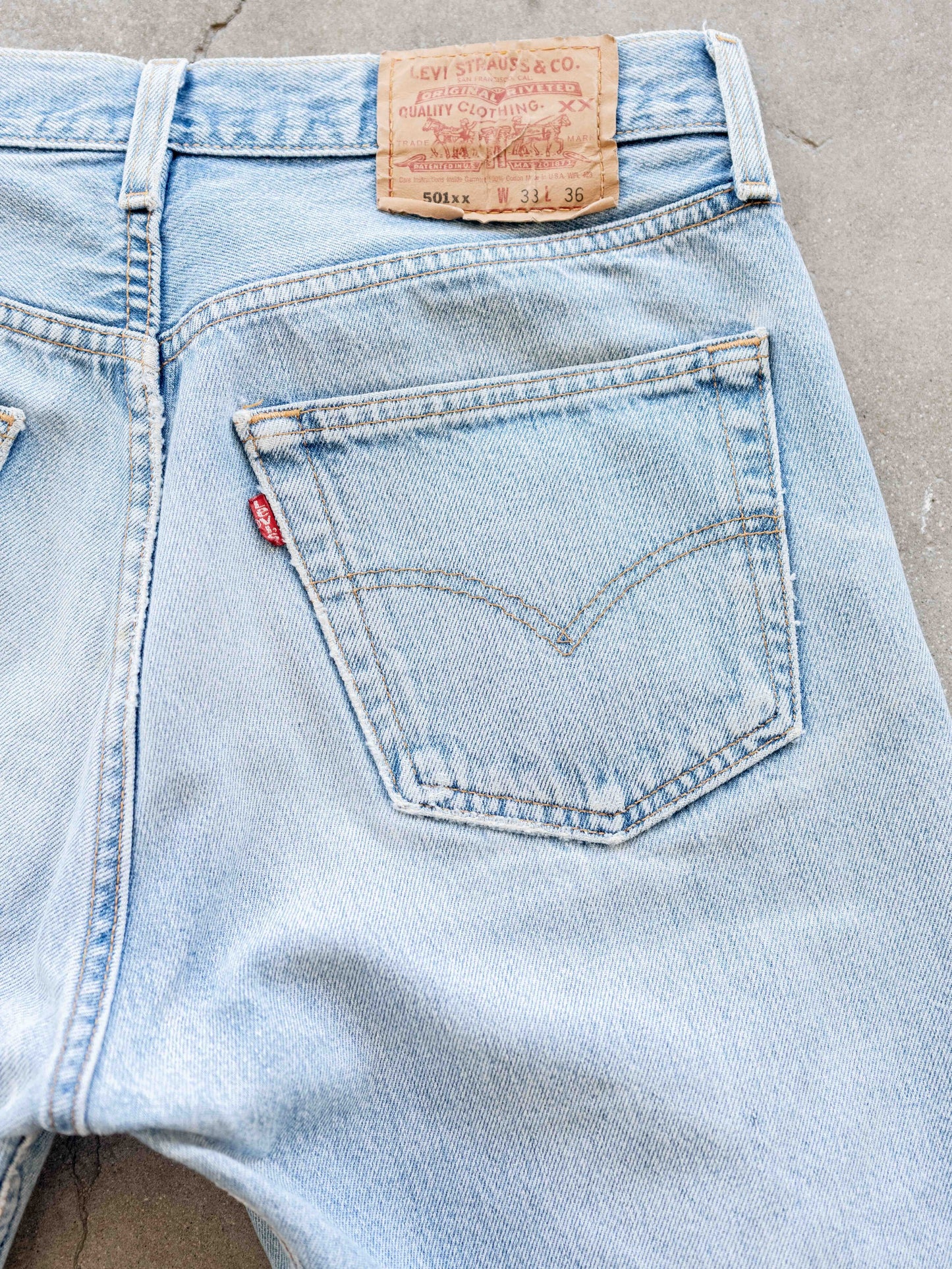 1990’s Lightwash Faded Levi’s 501s 32W