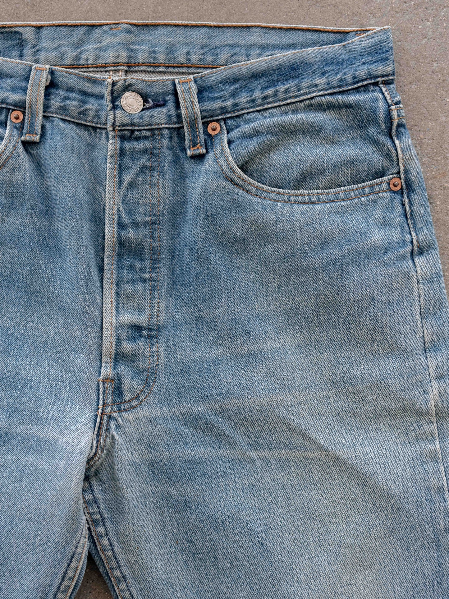 1990’s Light Midwash Levi’s 501s 33W