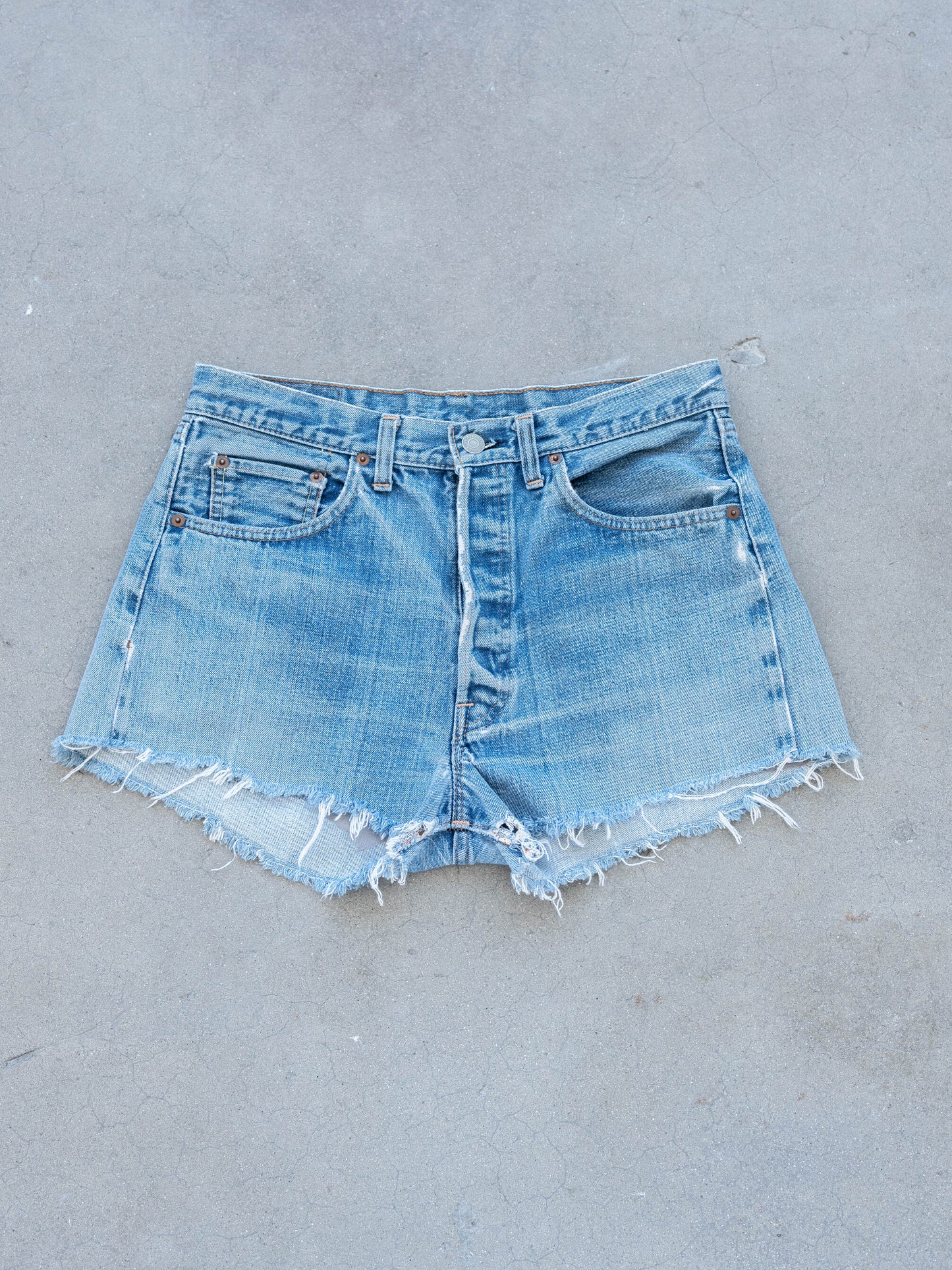 1970’s Levi’s 501s Redline Cutoff Short in a Midwash W32