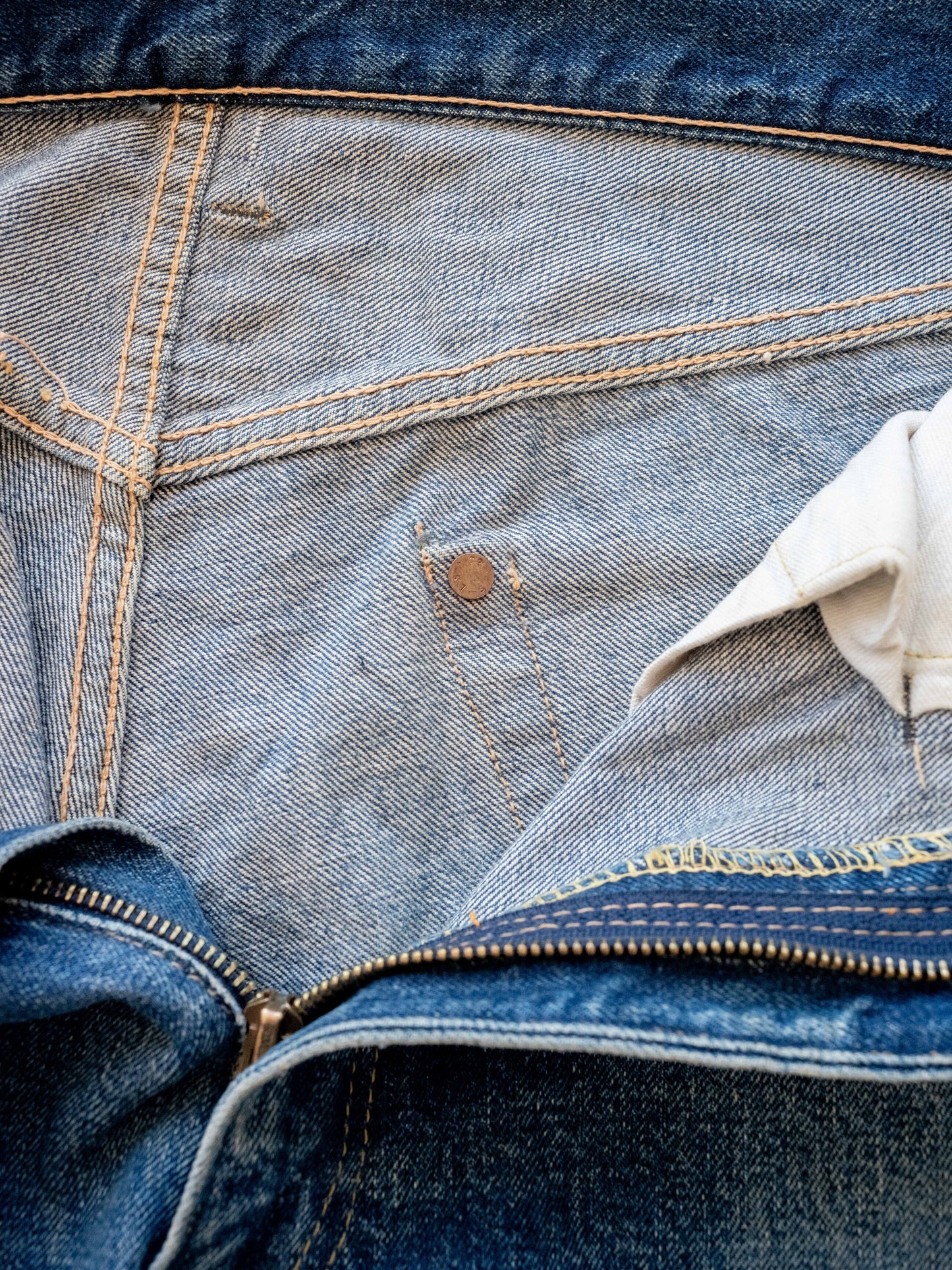 1960's Levi's 501zXX Hidden Rivets in a True Midwash with Character 33W