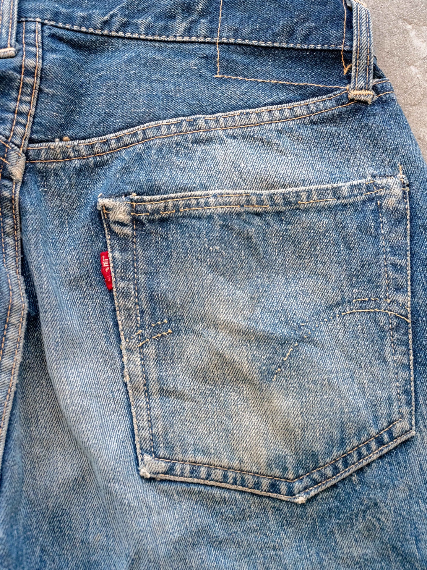 1960's Levi's 501zXX Hidden Rivets in a True Midwash with Character 33W