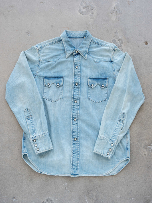 1990’s Unbranded Pearl Snap Sawtooth Faded Denim Shirt (Size Medium)