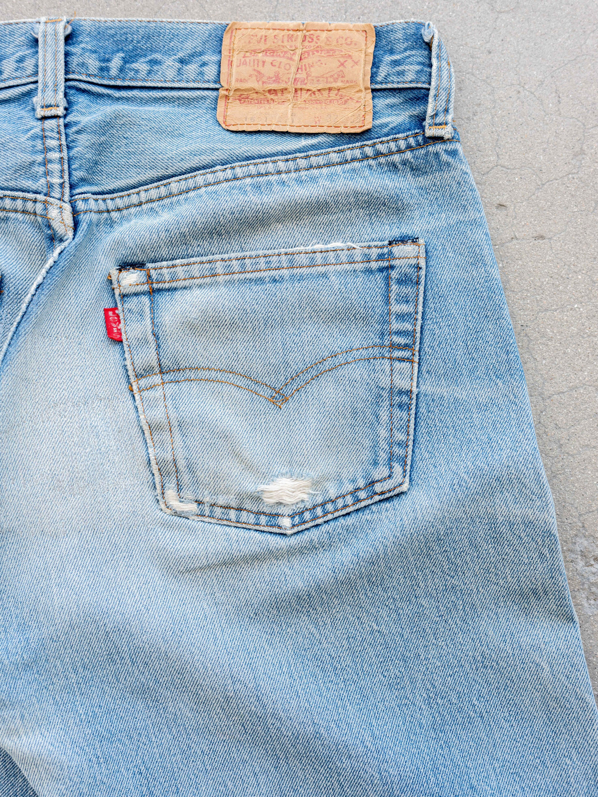 1980’s Levi’s Redlines 501s in a Classic Midwash 32W