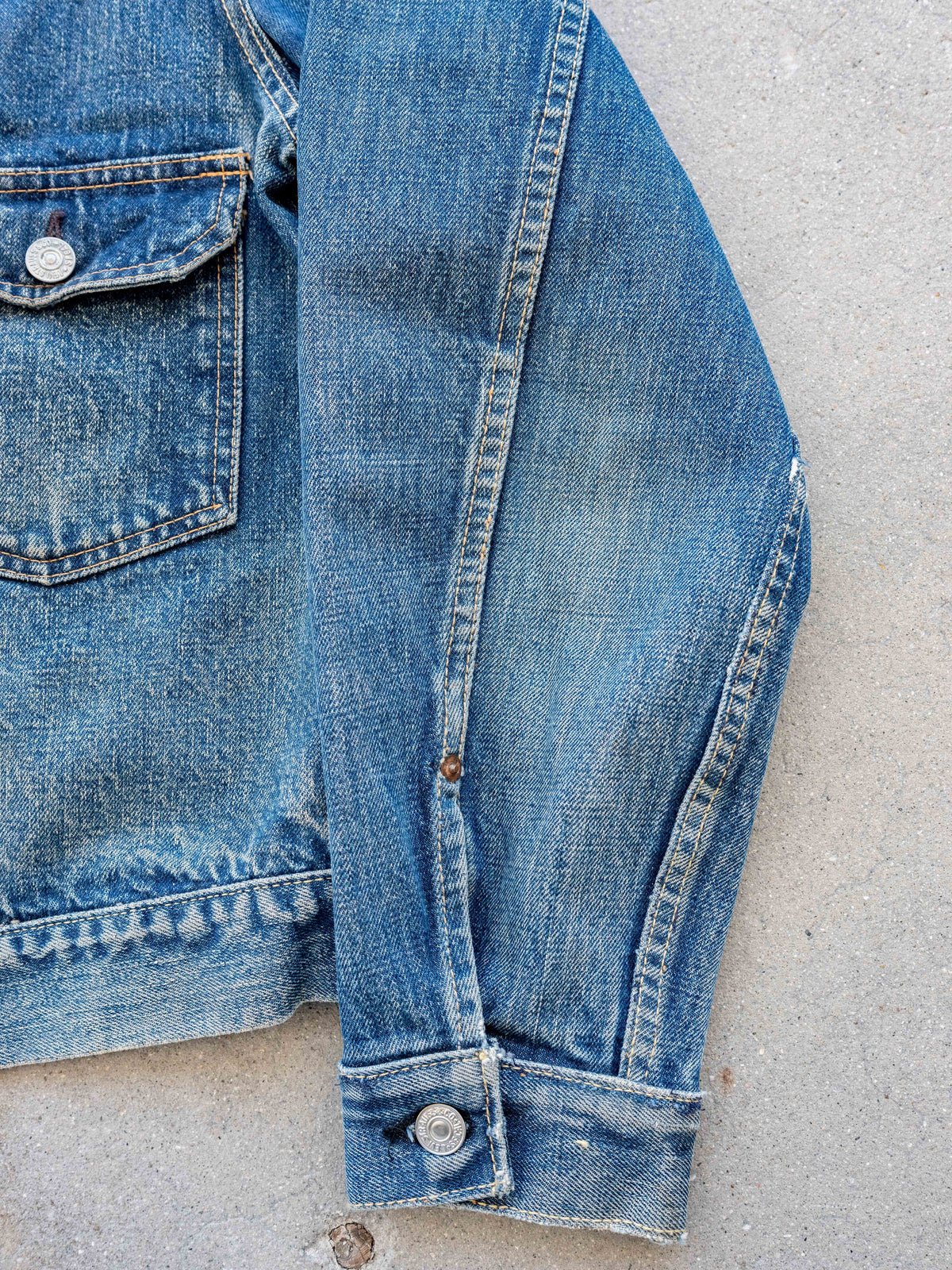 1950’s Levi’s 507XX Type Two Jacket in a Dark Midwash (Size Medium/Large)